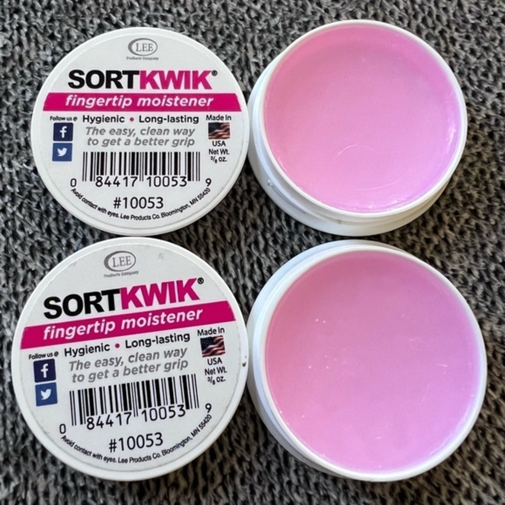 Lee Sortkwik Fingertip Moistener Pink
Quantity of 2